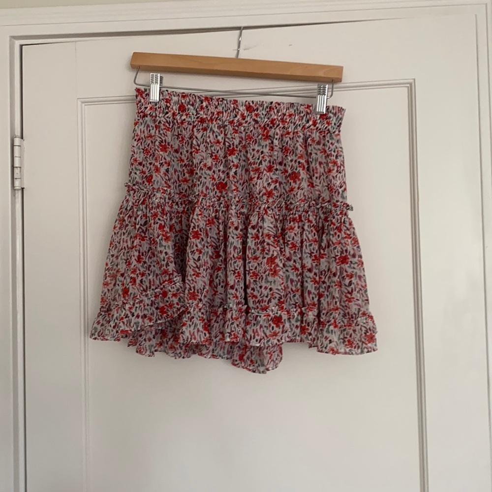 misa los angeles mini skirt size M. white with red flowers and leaves. NWT